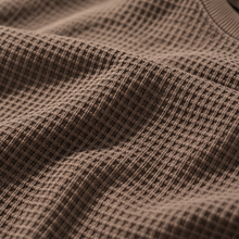 Austin™ | Polera waffle café taupe