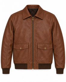 Detalle de chaqueta aviador café