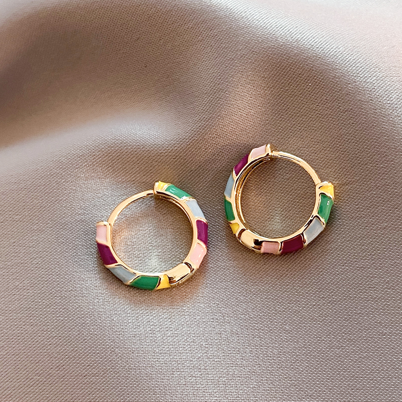 Pendientes Elegantes de Esmalte y Oro